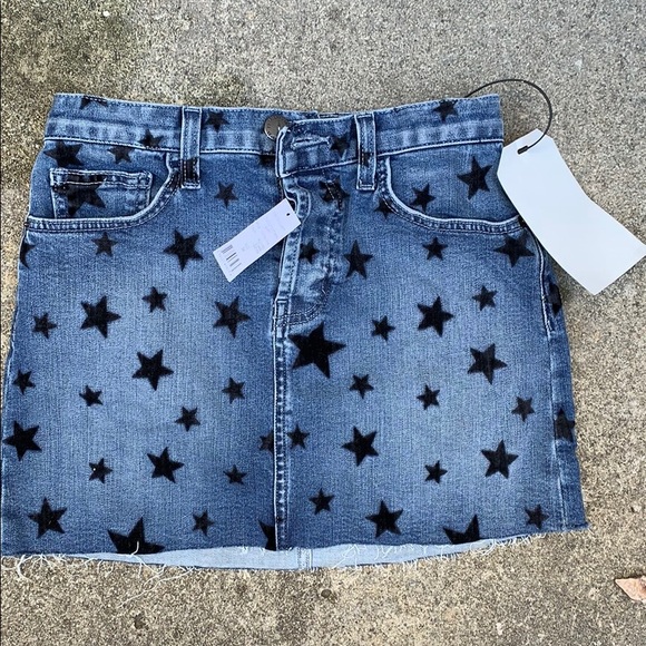 star denim skirt
